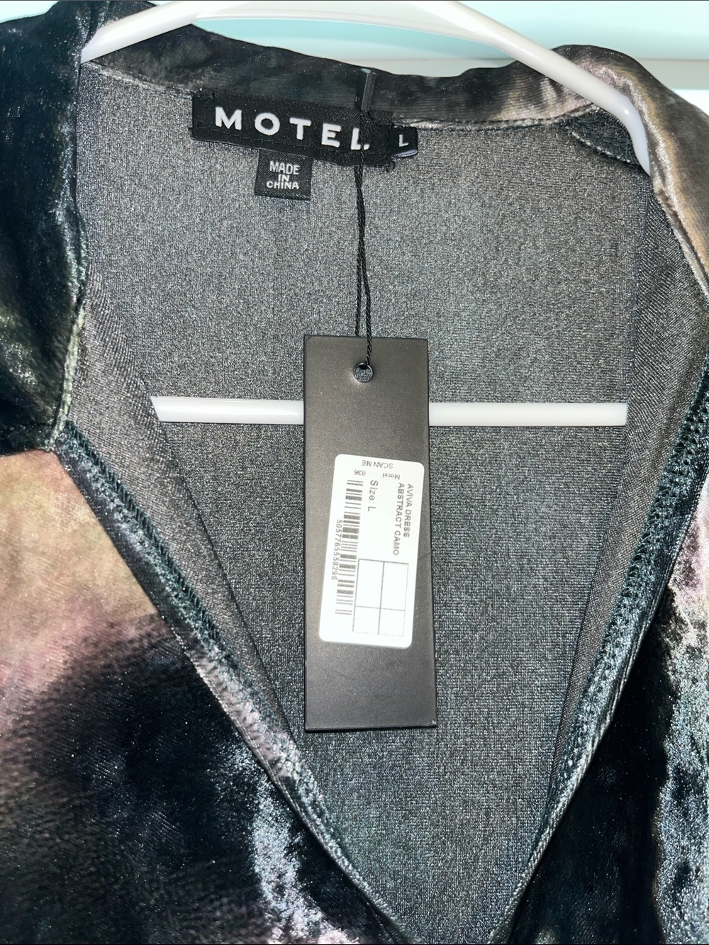 Motel Urban Outfitters Green Marble Ruched Velvet Long Sleeve Mini Dress - Picture 3 of 5